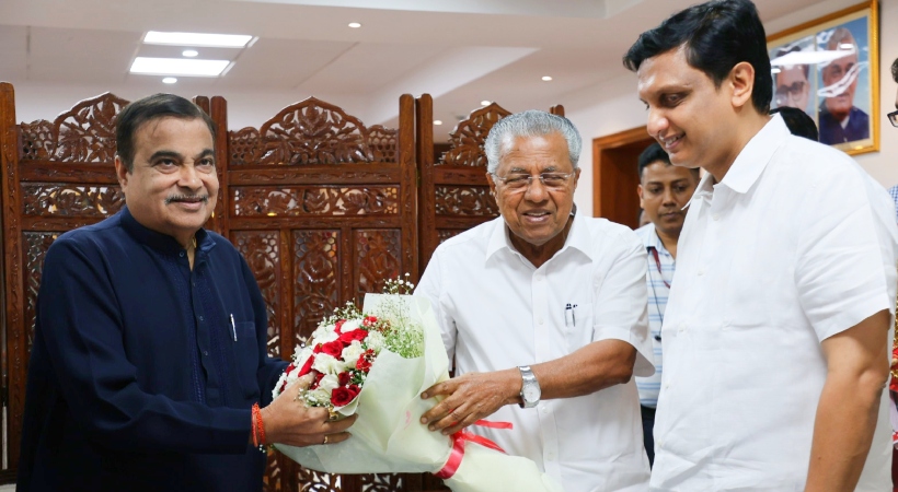  ദേശീയപാത നിര്‍മാണം; 2025ല്‍ തന്നെ പൂര്‍ത്തിയാക്കണമെന്ന് കേന്ദ്രമന്ത്രി നിതിന്‍ ഗഡ്കരിയെ കണ്ട് മുഖ്യമന്ത്രി