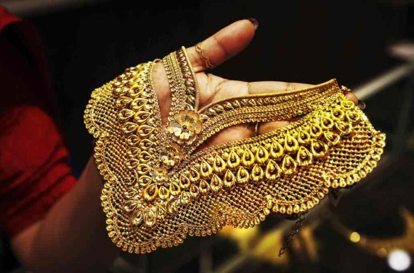  സംസ്ഥാനത്ത് സ്വർണവില സർവകാല റെക്കോഡിലെത്തി; പവന് 1,560 രൂപ കൂടി 74, 360 രൂപയായി വിപണി വില