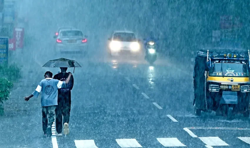  സംസ്ഥാനത്ത് ഇന്നും നാളെയും കൂടി ശക്തമായ മഴ തുടരാന്‍ സാധ്യത; എട്ട് ജില്ലകളില്‍ മഴ മുന്നറിയിപ്പ്