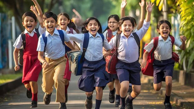 സ്കൂൾ സമയം പുന:ക്രമീകരിച്ചു; 8, 9, 10 ക്ലാസുകൾക്ക് രാവിലെ 9.45 മുതൽ വൈകീട്ട് 4.15 വരെ