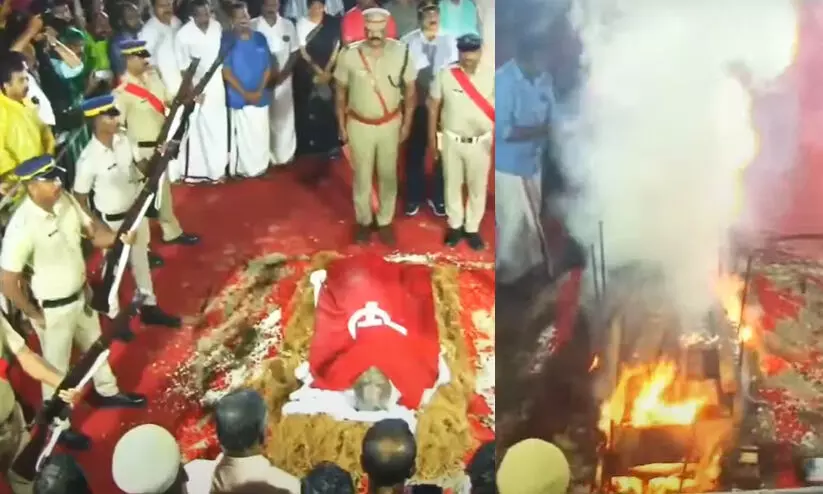  വിഎസിന് ചങ്ക് പിടഞ്ഞ് ചുരുട്ടി മുദ്രാവാക്യം വിളിച്ച് നാടിന്റെ യാത്രാമൊഴി