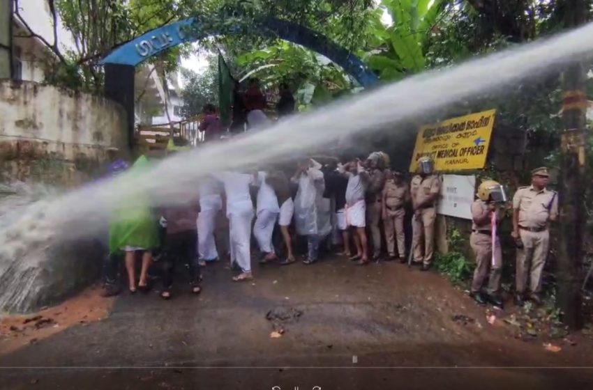  കണ്ണൂർ ജില്ല മെഡിക്കൽ ഓഫീസിലേക്ക് യൂത്ത് ലീഗ് പ്രവർത്തകർ മാർച്ച് നടത്തി