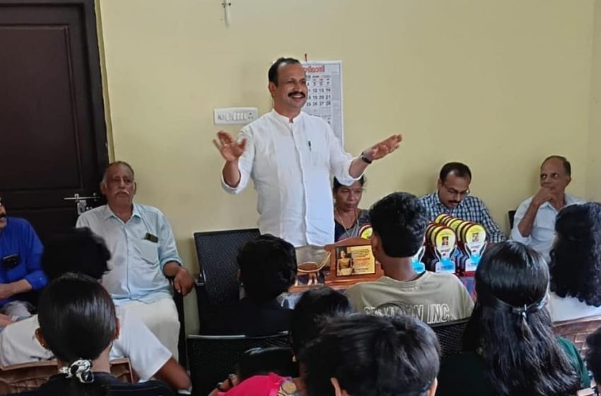  മാറുന്ന കാലഘട്ടത്തിനനുസരിച്ച് സ്വയം നവീകരിക്കാൻ വിദ്യാത്ഥികൾ തയ്യാറാകണം; ആനക്കൈ ബാലകൃഷ്ണൻ