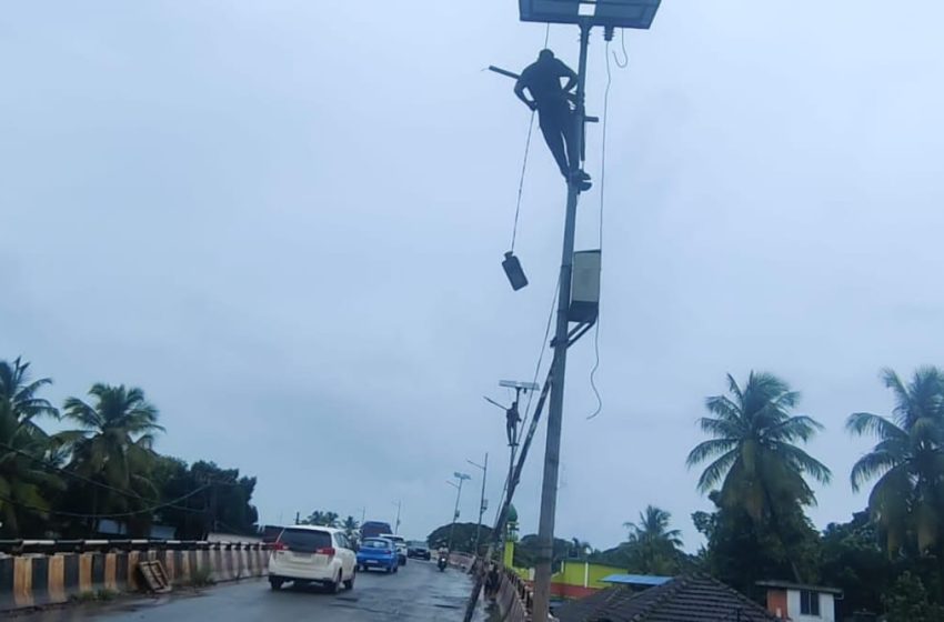  പാപ്പിനിശ്ശേരി മേൽപ്പാലത്തിലെ സോളാർ വിളക്കുകൾ മാറ്റി സ്ഥാപിച്ചു തുടങ്ങി