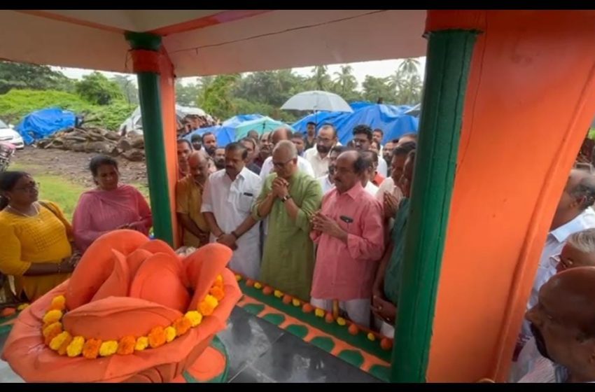  സി സദാനന്ദൻ  കണ്ണൂർ പയ്യാമ്പലത്തുള്ള മാരാർജി സ്മൃതി മണ്ഡപത്തിൽ പുഷ്പാർച്ചന നടത്തി