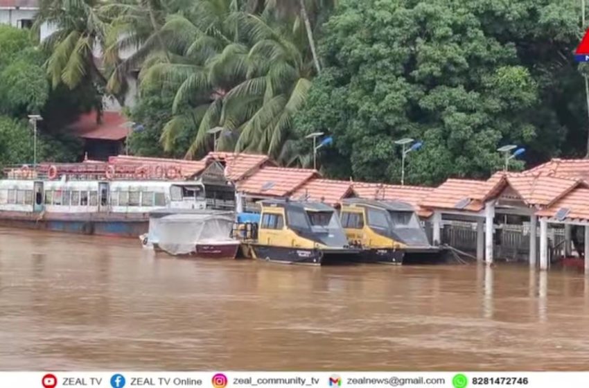  വളപട്ടണം പുഴയിൽ ജലനിരപ്പ് ഉയർന്നതോടെ പറശ്ശിനിക്കടവ് പുഴയും കരകവിഞ്ഞൊഴുകാൻ തുടങ്ങി