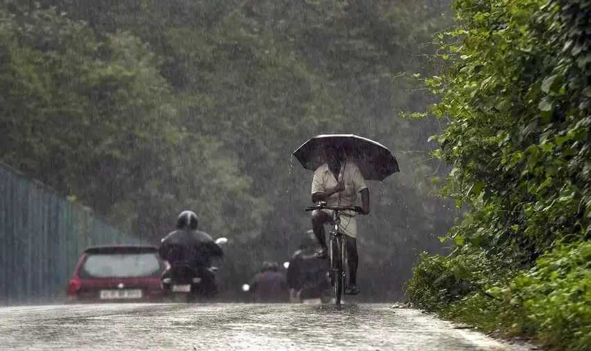  സംസ്ഥാനത്ത് ഇന്നും ഒറ്റപ്പെട്ട ശകതമായ മഴ തുടരും; നാല് ജില്ലകളിൽ റെഡ് അലർട്ട്, ആറ് ജില്ലകളിൽ യെല്ലോ അലർട്ട്