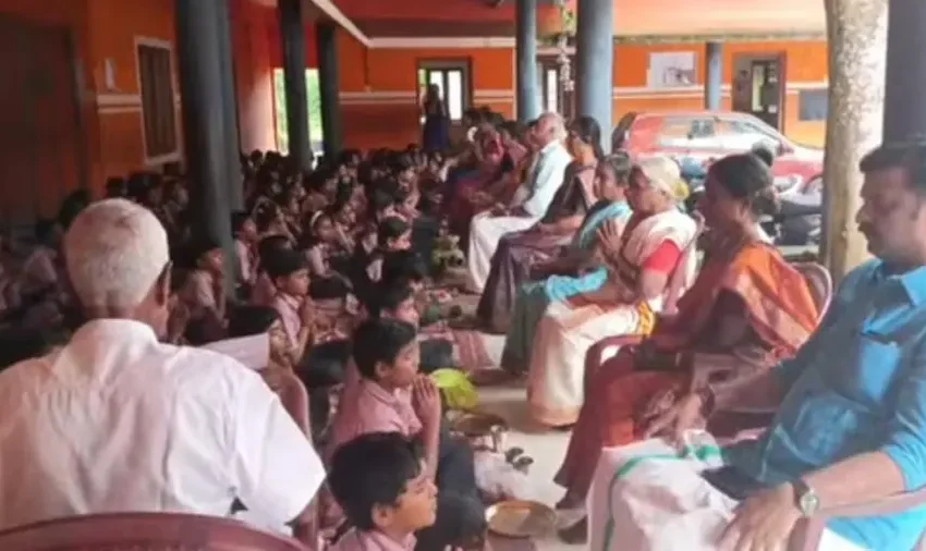  ആലപ്പുഴയിൽ ഗുരുപൂജ എന്ന പേരിൽ അധ്യാപകനല്ലാത്ത ബിജെപി ജില്ലാ സെക്രട്ടറിയുടേയും കാലുകഴുകിപ്പിച്ചു