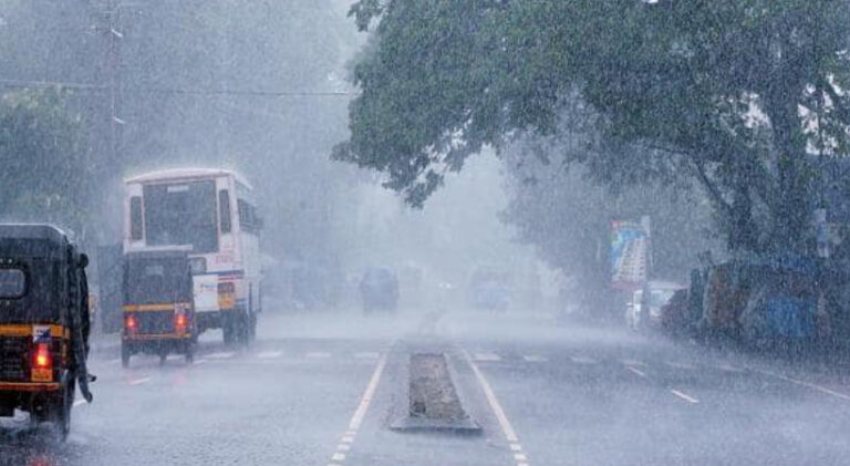  സംസ്ഥാനത്തെ മഴ മുന്നറിയിപ്പ് പുതുക്കി; ഇന്ന് അതിശക്തമായ മഴ തുടരാൻ സാധ്യത, 14 ജില്ലകളിലും മഴ മുന്നറിയിപ്പ്