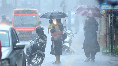  സംസ്ഥാനത്ത് കനത്ത മഴ; മൂന്ന് ജില്ലകളിൽ ഇന്ന് റെഡ് അലേർട്ട്, ഈ ജില്ലകളിലെ വിദ്യാഭ്യാസ സ്ഥാപനങ്ങൾക്ക് ഇന്ന് അവധി