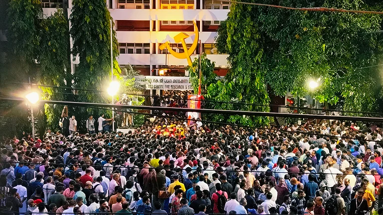  കേരളത്തിന്റെ സമര നായകന് വിട; തലസ്ഥാനത്തോട് ലാൽസലാം പറഞ്ഞ് വി എസ്
