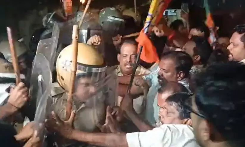  ലോക്സഭ തെരഞ്ഞെടുപ്പിൽ കള്ളവോട്ട് ചേർത്തുവെന്ന കണ്ടെത്തലിന്റെ പശ്ചാത്തലത്തിൽ സി.പി.എം- ബി.ജെ.പി സംഘർഷം