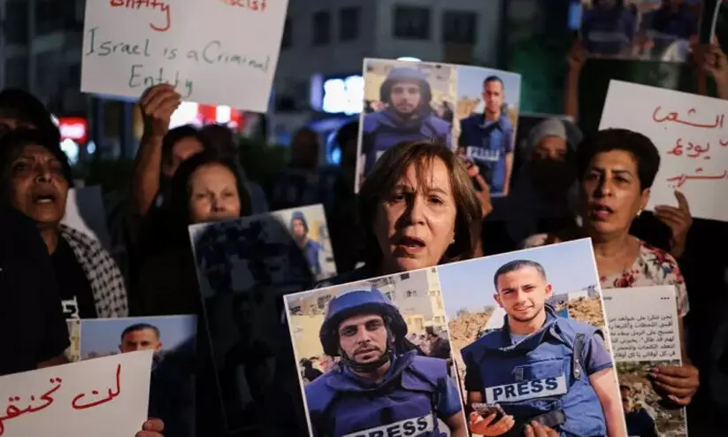  ഗ​സ്സ​യി​ൽ അ​ന​സ് അ​ൽ​ശ​രീ​ഫ് അ​ട​ക്കം പ്ര​മു​ഖ അ​ൽ​ജ​സീ​റ മാ​ധ്യ​മ പ്ര​വ​ർ​ത്ത​ക​രെ ബോം​ബി​ട്ടു​കൊ​ന്ന ഇ​സ്രാ​യേ​ലി​നെ​തി​രെ ആ​ഗോ​ള വ്യാ​പ​ക​മാ​യി രോ​ഷം ശ​ക്തം