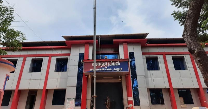  ഗോവിന്ദച്ചാമിയുടെ ജയിൽചാ ട്ടത്തിന് പിന്നാലെ കണ്ണൂർ സെൻട്രൽ ജയിലിൽ നിന്ന് മൊബൈൽ ഫോൺ പിടികൂടി