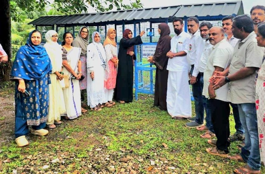  തളിപ്പറമ്പ് നഗരസഭ 2024-25 വാർഷിക പദ്ധതി; ഉപയോഗ ശുണ്യമായ പ്ലാസ്റ്റിക് ബോട്ടിലുകൾ ശേഖരിക്കുന്നതിന് 50 ബോട്ടിൽ ബൂത്തുകൾ വിതരണം ചെയ്തു