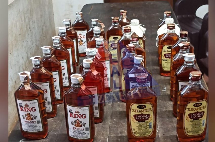  തളിപ്പറമ്പ റെയിഞ്ച് പരിധിയിലെ വിവിധ ഭാഗങ്ങളിൽ നടത്തിയ പരിശോധനയിൽ 27 കുപ്പി പുതുചേരി മദ്യം കണ്ടെടുത്തു