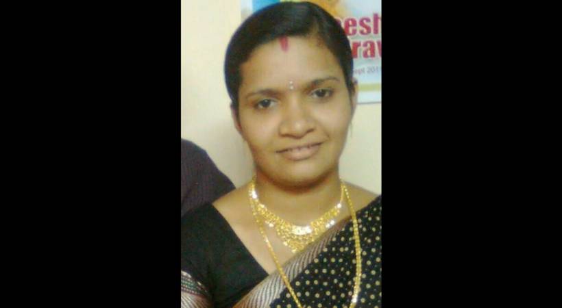  കണ്ണൂർ കുറ്റ്യാട്ടൂരിൽ യുവാവ് പെട്രോൾ ഒഴിച്ച് തീകൊളുത്തിയ യുവതി മരിച്ചു
