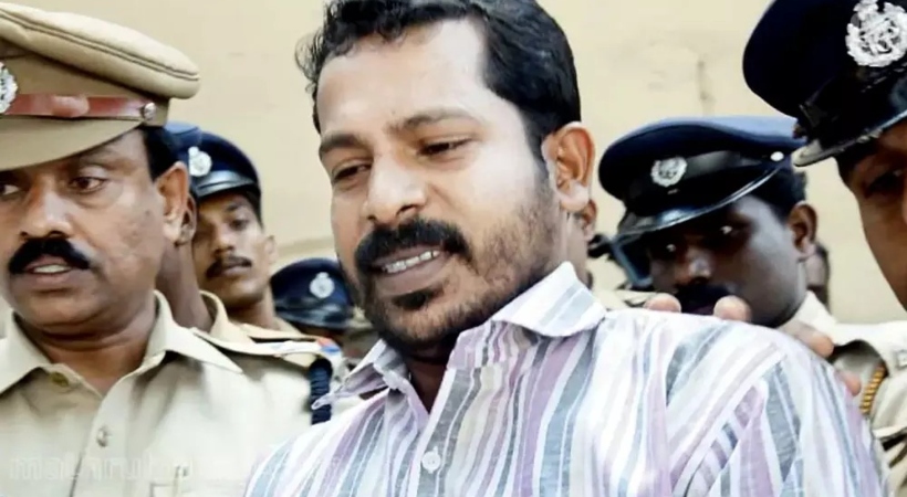  കൊടിസുനിക്ക് മദ്യം വാങ്ങി നൽകിയ സംഭവത്തിൽ മൂന്ന് പൊലീസുകാർക്ക് സസ്പെൻഷൻ
