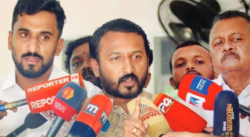  രാഹുല്‍ മാങ്കൂട്ടത്തില്‍ എംഎല്‍എ സ്ഥാനം രാജിവെക്കണമെന്ന ആവശ്യം തള്ളി കോണ്‍ഗ്രസ്