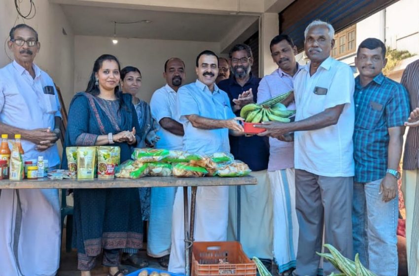  ഓണ സമൃദ്ധി 2025 കർഷക ചന്ത;  തളിപ്പറമ്പ ബ്ലോക്ക് പഞ്ചായത്ത് പ്രസിഡൻ്റ്  സി എം കൃഷ്ണൻ ഉദ്ഘാടനം ചെയ്തു