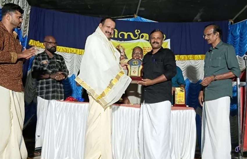  ഡോ.ആനക്കൈ ബാലകൃഷ്ണന് കൊല്ലംപാറ നാട്ടൊരുമയുടെ ആദരം