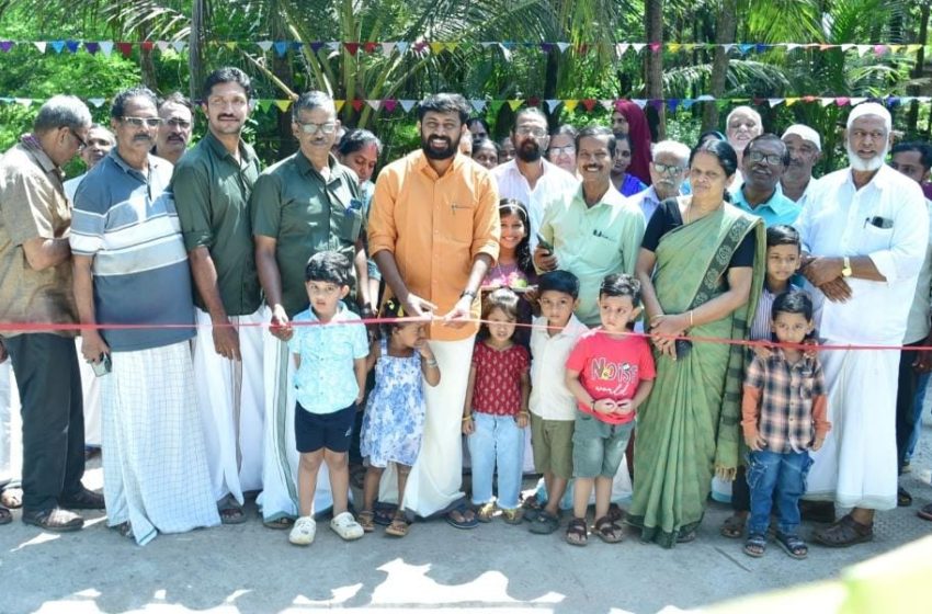  ചെറുകുന്ന്  കൊവ്വപ്പുറം ഇട്ടമ്മൽ അംഗൻവാടി പാലത്തിന്റെ ഉദ്ഘാടനം എം വിജിൻ എം എൽ എ നിർവ്വഹിച്ചു