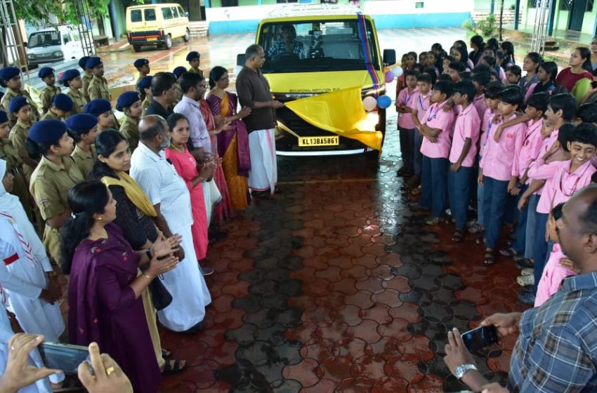  അഴീക്കോട് മണ്ഡലത്തിൽ മൂന്ന് സ്കൂൾ ബസുകൾ ഫ്ലാഗ് ഓഫ് ചെയ്തു