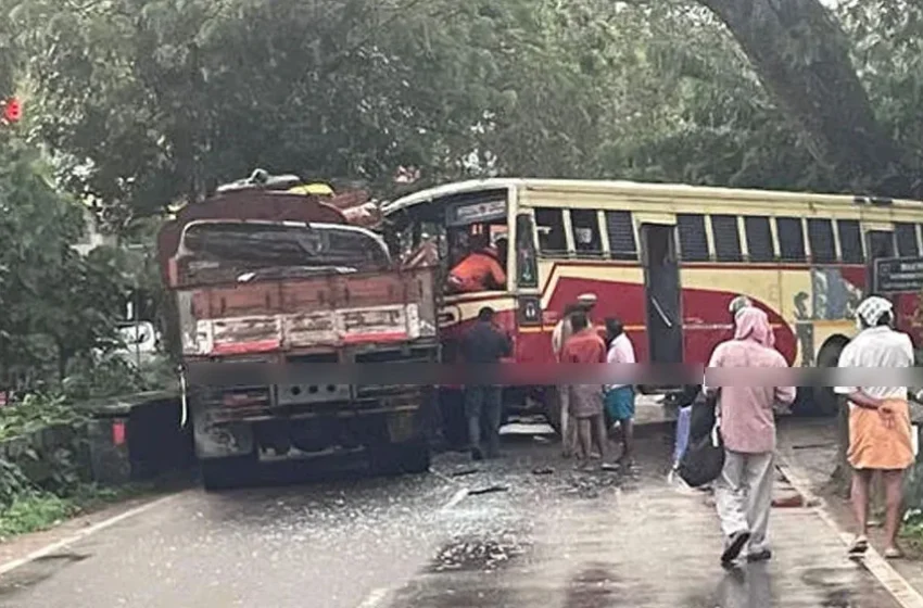  തിരുവനന്തപുരം വട്ടപ്പാറ മരുതൂരില്‍ കെഎസ്ആര്‍ടിസി ബസും ലോറിയും കൂട്ടിയിടിച്ച് അപകടം; 20 പേര്‍ക്ക് പരുക്ക്