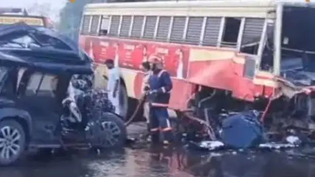  കൊല്ലം കെഎസ്‌ആർടിസി ഫാസ്റ്റ് പാസഞ്ചർ ബസും ഥാർ ജീപ്പും കൂട്ടിയിടിച്ചുണ്ടായ അപകടം; മൂന്ന് മരണം