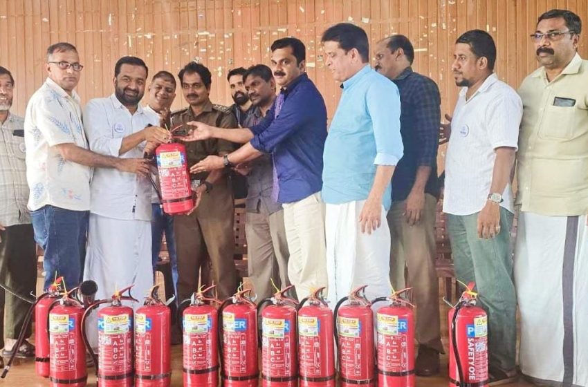  തളിപ്പറമ്പ് മർച്ചന്റ് അസോസിയേഷൻ ഫയർ ആൻഡ് റെസ്ക്യ സർവീസസ് ബോധവൽക്കരണ ക്ലാസും ഫയർ എസ്റ്റിങ്ഗുഷർ കൈമാറ്റവും നടന്നു