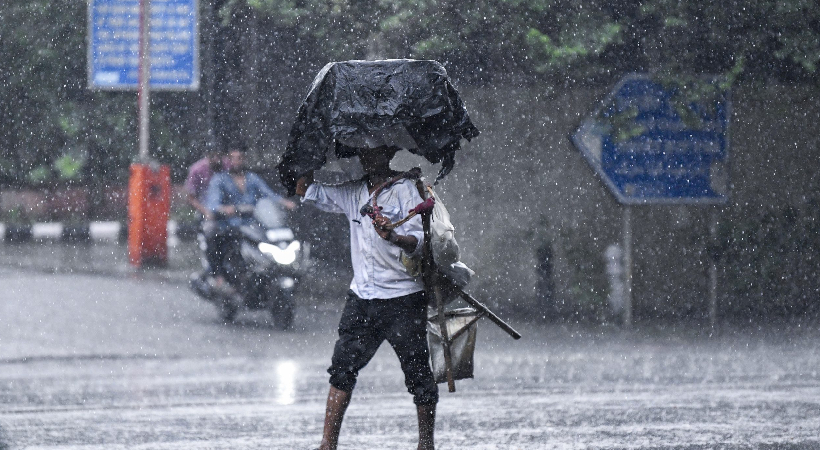  മോന്‍ത ചുഴലിക്കാറ്റ് തീവ്രചുഴലിക്കാറ്റായി ശക്തിപ്രാപിക്കാന്‍ സാധ്യത; തെക്കന്‍ കേരളത്തിലും മധ്യകേരത്തിലും മഴ കനക്കും
