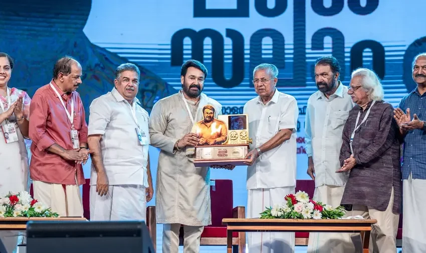  ദാദാ സാഹെബ്‌ ഫാൽക്കെ പുരസ്‌കാരം നേടിയ മലയാളത്തിന്റെ മഹാനടൻ മോഹൻലാലിനെ ആദരിച്ച് കേരളം
