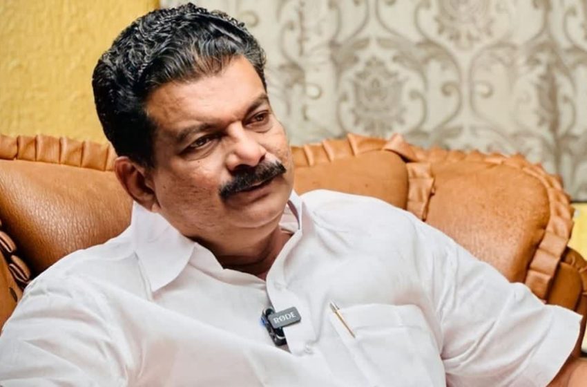  പി വി അൻവറിന്റെ വീട്ടിലെ ഇ.ഡി പരിശോധന പൂർത്തിയായി; രാവിലെ 7ന് തുടങ്ങിയ പരിശോധന അവസാനിച്ചത് രാത്രി 9.30ന്
