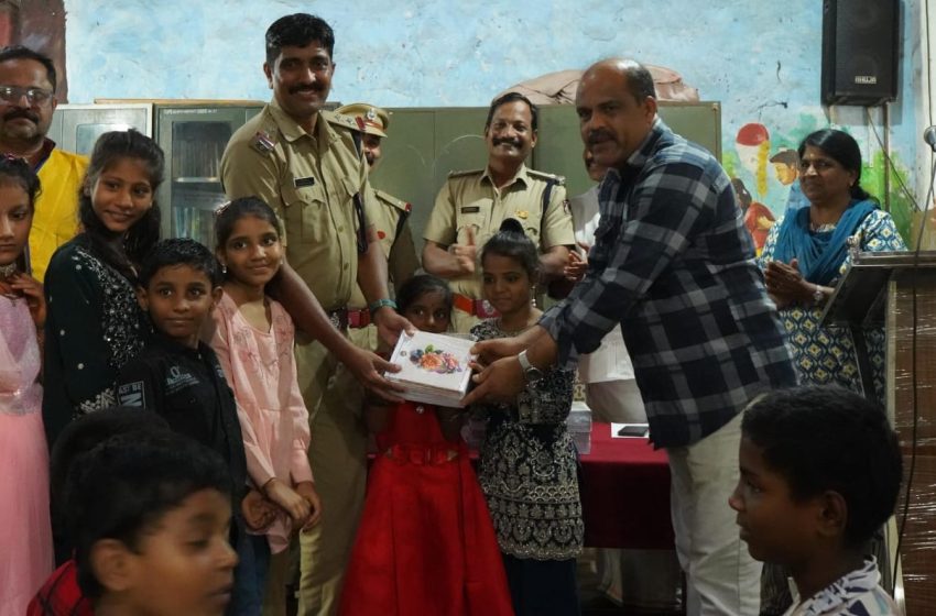  ശിശുദിനത്തിൽ കുട്ടികൾക്ക് പഠനോപകരണങ്ങൾ നല്കി ശിശു സൗഹൃദ പോലീസ്