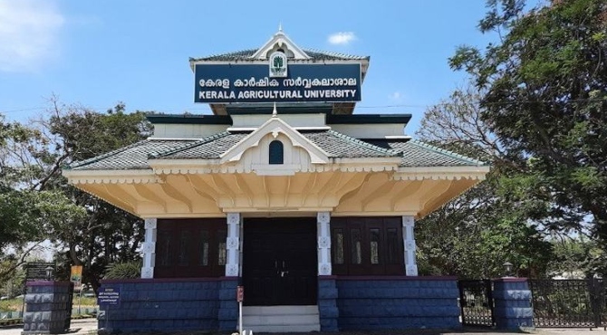  വലിയ പ്രതിഷേധങ്ങൾക്കൊടുവിൽ കാർഷിക സർവകലാശാല വിദ്യാർഥികളുടെ ഫീസ് കുറച്ചു