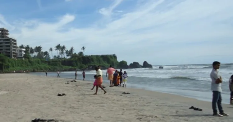  കണ്ണൂര്‍ പയ്യാമ്പലത്ത് കടലില്‍ കുളിക്കാനിറങ്ങിയ ഡോക്ടര്‍മാരുടെ സംഘം തിരയില്‍പ്പെട്ടു; രണ്ടുപേർ മരിച്ചു