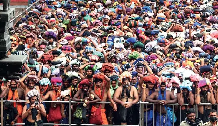  ശബരിമലയിൽ തീർത്ഥാടകരുടെ ഒഴുക്ക് തുടരുന്നു