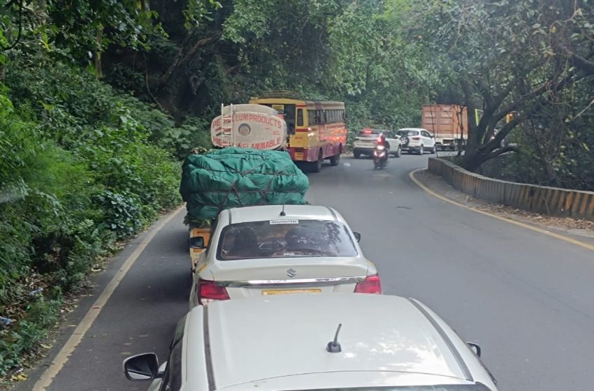  ഗതാഗത കുരുക്ക്; താമരശ്ശേരി ചുരത്തിൽ ഏഴാം വളവിൽ കുടുങ്ങിയ ചരക്ക് ലോറി മാറ്റിയില്ല