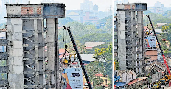  നിർമാണച്ചട്ടം ലംഘിച്ചു കാൽടെക്സിൽ കെട്ടിപ്പൊക്കിയ 10 നിലക്കെട്ടിടം പൊളിച്ചു തുടങ്ങി