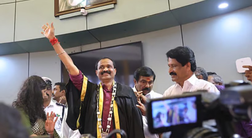  സത്യപ്രതിജ്ഞ ചടങ്ങില്‍ ചട്ടലംഘനം; തിരുവനന്തപുരം കോര്‍പ്പറേഷന്‍ മേയര്‍ തിരഞ്ഞെടുപ്പിന് പിന്നാലെ, സിപിഐഎം ഹൈക്കോടതിയിലേക്ക്