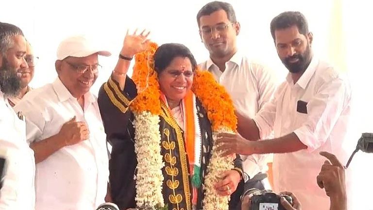  ടി ഇന്ദിര കണ്ണൂര്‍ മേയറായി സത്യപ്രതിജ്ഞ ചെയ്ത് അധികാരമേറ്റു; ആഘോഷമാക്കി യുഡിഎഫ്
