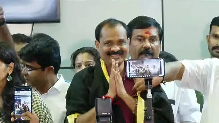  തിരുവനന്തപുരം കോര്‍പ്പറേഷന്‍ മേയറായി ബിജെപിയിലെ വി വി രാജേഷ് തെരഞ്ഞെടുക്കപ്പെട്ടു