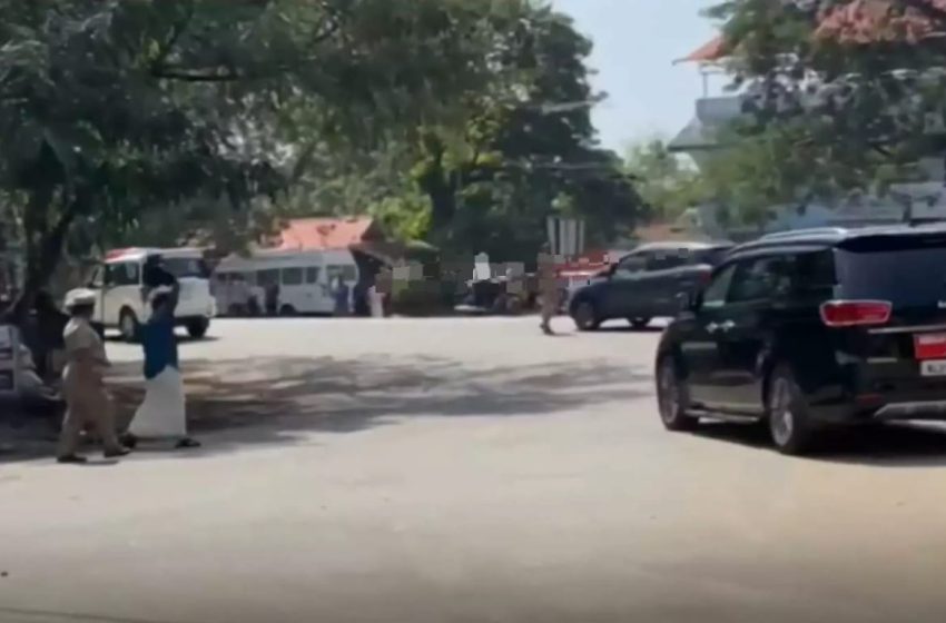  കൊല്ലത്ത് മുഖ്യമന്ത്രിയ്ക്ക് നേരെ കരിങ്കൊടി കാട്ടി യുവമോര്‍ച്ചയുടെ പ്രതിഷേധം