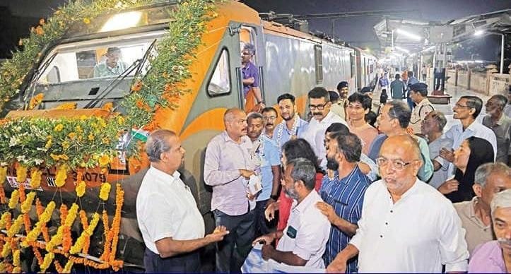  അമൃത് ഭാരത് ട്രെയിനിന് കണ്ണൂരിൽ ഉജ്‌ജ്വല വരവേൽപ്പ് നൽകി