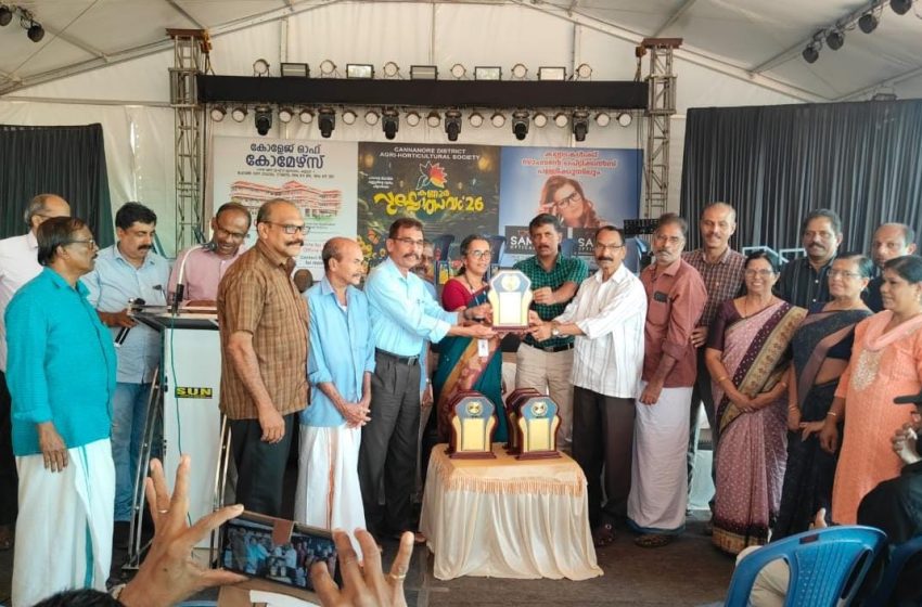  സ്നേഹം തീരം റസിഡണ്ട് അസോസിയേഷൻ കാവിൻന്മൂല പുരസ്കാരം ഏറ്റുവാങ്ങി