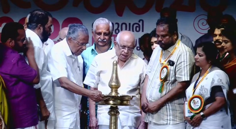  തൃശൂരില്‍ തിരിതെളിഞ്ഞു; സംസ്ഥാന സ്‌കൂള്‍ കലോത്സവം മുഖ്യമന്ത്രി പിണറായി വിജയന്‍ ഉദ്ഘാടനം ചെയ്തു