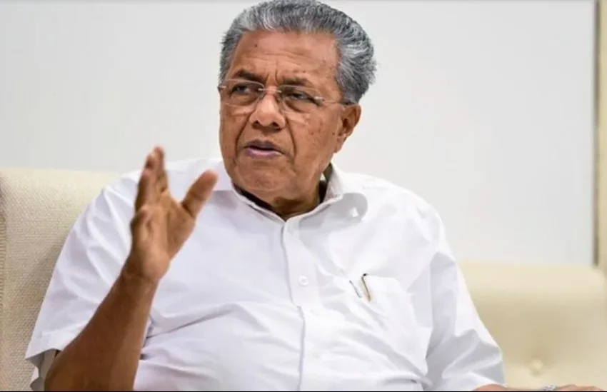  കണ്ണൂരിൽ മുഖ്യമന്ത്രി പിണറായി വിജയൻ സംസാരിക്കുന്നതിനിടെ വീണ്ടും പണിമുടക്കി മൈക്ക്