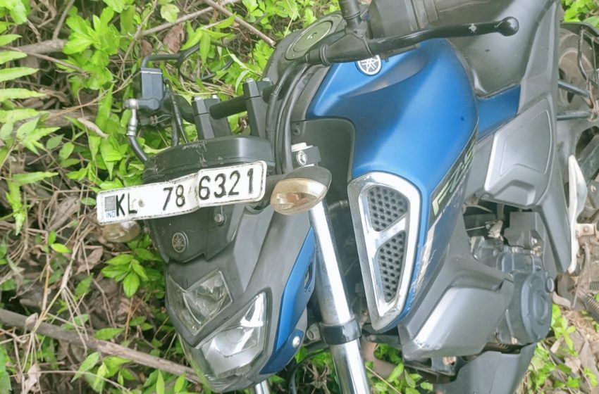  കൊട്ടിയൂർ പാൽ ചുരത്ത് ബൈക്ക് നിയന്ത്രണം വിട്ട് മറിഞ്ഞ് യാത്രികന് പരിക്ക്