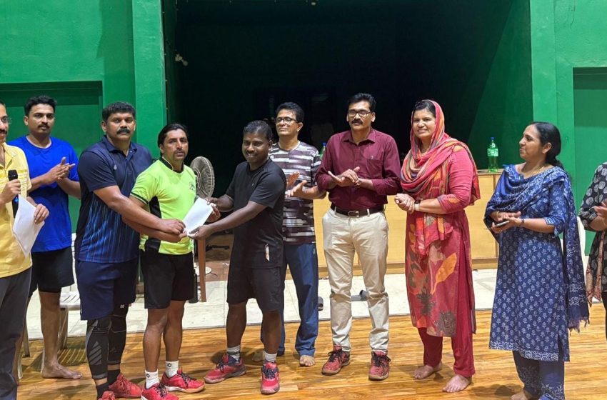  കോളേജ് അധ്യാപകരുടെ ഷട്ടിൽ ബാഡ്മിന്റൺ മത്സരം നടത്തി