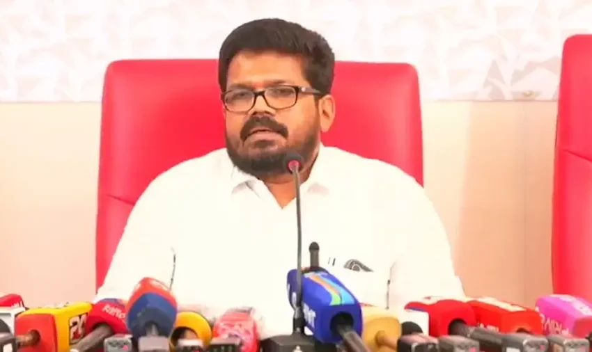  കുഞ്ഞികൃഷ്ണന്റെ പുസ്തകപ്രകാശനത്തിൽ എത്തിയത് ഇടത് വിരുദ്ധരുടെ കേന്ദ്രമെന്ന് സിപിഐഎം കണ്ണൂർ ജില്ല സെക്രട്ടറി കെ കെ രാ​ഗേഷ്